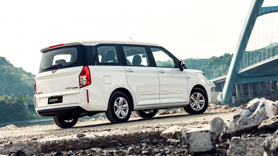  WuLing Hongguang Plus 2019 года  (фото 30 из 49)